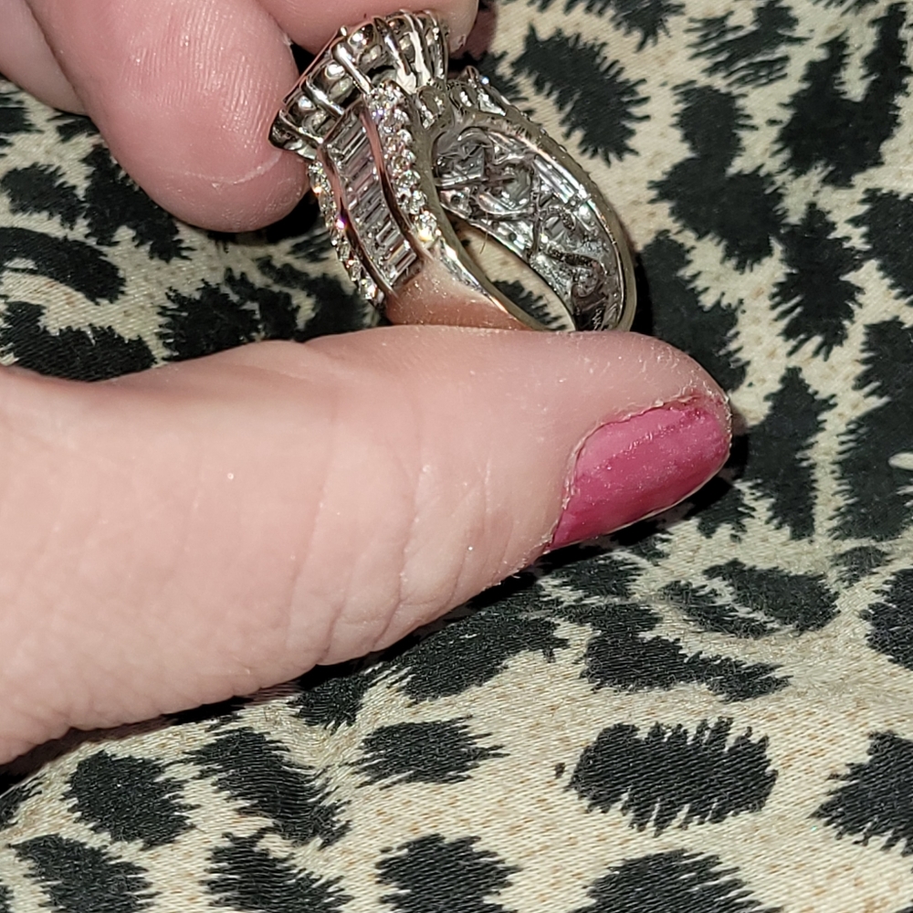 Engagement ring - Picture 4 of 8